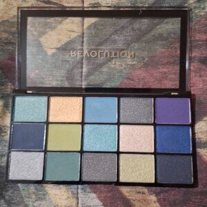 ✨ Revolution Reloaded – “Deep Dive” Eyeshadow Palette ✨